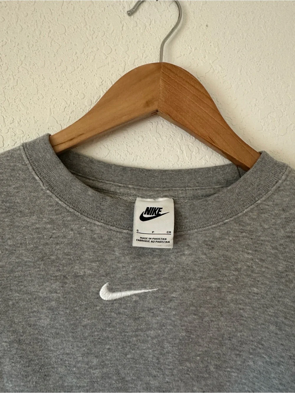 SET* Nike Women’s Grey Cropped Crewneck + Sweats